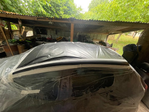 Photo de galerie - Revernissage des montants de porte, ponçage et pas de vernis au pistolet