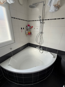 Photo de galerie - Changement intégral de joint de baignoire 