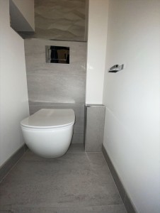 Photo de galerie - Installation WC suspendu 

- Mise en place du bâti-support 
- Mise en place du WC