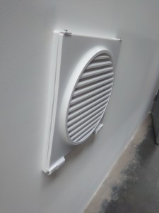 Photo de galerie - Porte filtre extra plat 400x400mm pour ventilation serveur, dessiné en 3d et imprimé par moi même.