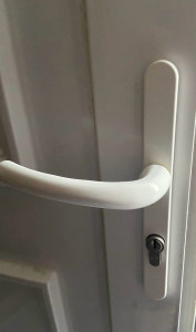 Photo de galerie - Remplacement poignées et barillet 