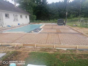 Photo de galerie - Dallage béton tour de piscine et une cour 