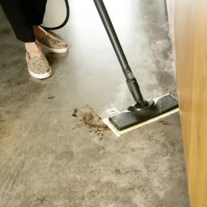 Photo de galerie - Nettoyage et préparation de salle : dépoussiérage, nettoyage des surfaces et mise en ordre pour un espace propre et prêt à l’usage.