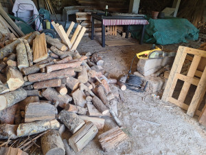 Photo de galerie - Couper du bois de chauffage