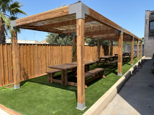 Photo de galerie - Pergola en pin ,  composé de quatre modules 4x3m