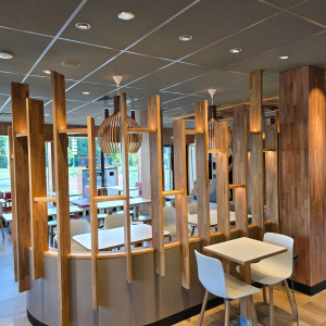 Photo de galerie - Installation spot pour McDonald's Gap