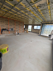 Photo de galerie - Création de doublage optima avec laine de verre Gr32 et ferraillage d'un faux plafond avec pose du pare-vapeur vario pour l'étanchéité dans une villas.