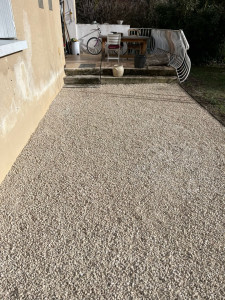 Photo de galerie - Reprises d’une cour en gravier 6/12 concassées 