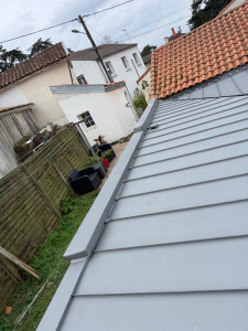 Photo de galerie - Remplacement complète de toiture en zinc 