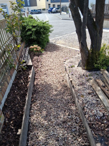 Photo de galerie - Mise en place de bordure en bois
