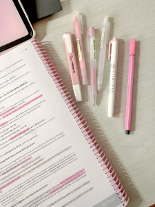 Photo de galerie - Aide aux devoirs pour les enfants en école primaire et pour les jeunes adolescents au collège.
