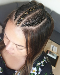 Photo de galerie - Tresses avec bijoux