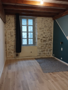 Photo de galerie - Chambre entièrement rénovée.  joint de pierre placo, peinture, électricité, parquet flottant contre-collé
