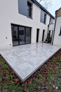 Photo de galerie - Réalisation d'une terrasse en dalles sur plots