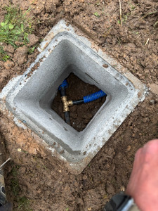 Photo de galerie - Réalisation d’une tranchée et passage d’une alimentation d’eau pour une dépendance et une maison 