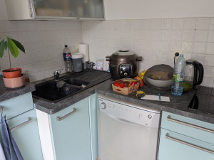 Photo de galerie - Voici la situation de cette cuisine, avec pour projet de changer le plan de travail, ainsi que l'évier et la robinetterie.