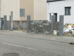 Photo de galerie - Aménagement extérieur,création d'un portail avec un mur et boîte aux lettre