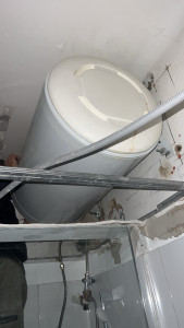 Photo de galerie - Avant - Changement Chauffe-eau Horizontal En Faux Plafond 