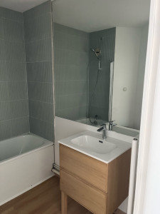 Photo de galerie - Pose de la faïence et de la salle de bain complète, rénovation entière