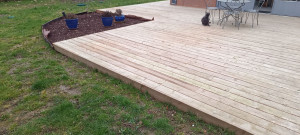 Photo de galerie - Pose de terrasse en bois suivant DTU. Je propose se service en plus du petit terrassement et l'aérogommage. 