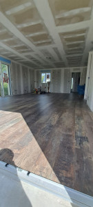 Photo de galerie - Pose de parquet flottant 10mm d'épaisseur sur une surface de 120m²