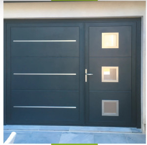 Photo de galerie - Porte de garage avec portillon intégré 