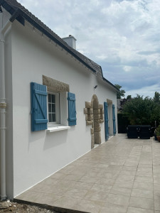 Photo de galerie - Petit rafraîchissement de cette façade avec les volet 