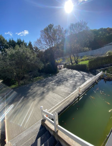 Photo de galerie - Dallage avec finition Balayée + contour lisser 