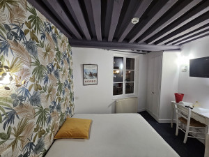 Photo de galerie - Rénovation peinture et tapisserie chambres d'hôtel 
