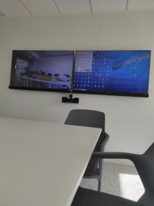 Photo de galerie - TV = camera instalation