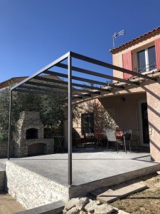 Photo de galerie - Création d’une pergola sur mesure 