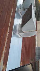 Photo de galerie - étanchéité de cheminée sur bac acier