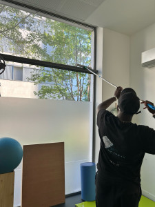 Photo de galerie - Sur un chantier de nettoyage de vitres !