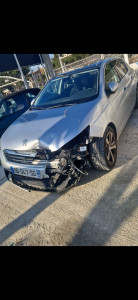 Photo de galerie - Choc avant d'un client avant réparation  