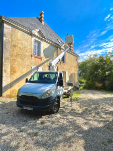 Photo de galerie - Nettoyage de la toiture au complet nettoyage de façade avec produits et Karcher