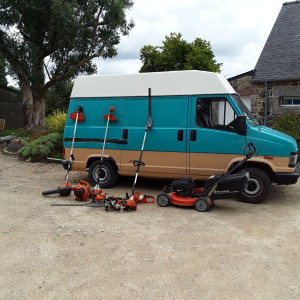 Photo de galerie - équipe pour réaliser l'entretient complet de vos extérieurs avec l'évacuation également possible 