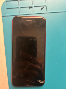 Photo de galerie - IPhone SE 2020 : Changement / Remplacement -Écran LCD -Batterie -Caméra Avant 