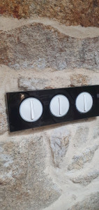 Photo de galerie - Pose interrupteurs 