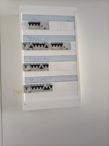 Photo de galerie - Chantier fini de l'installation d'un tableau électrique d'un magasin