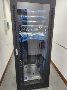 Photo de galerie - Montage d'une baie avec raccordement réseaux