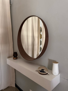 Photo de galerie - Pose d étagères et miroir