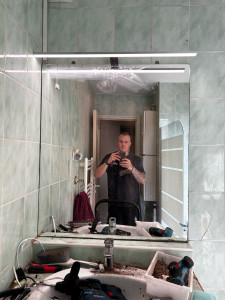 Photo de galerie - Remplacement d’un ancien luminaire de salle de bain (Après)