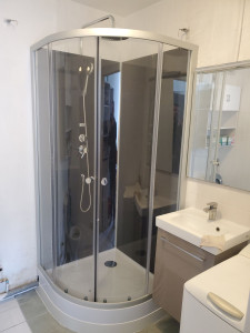 Photo de galerie - Installation cabine de douche