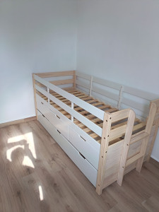 Photo de galerie - Montage d'un lit enfant avec tiroir