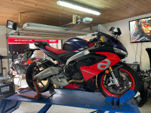 Photo de galerie - Changement train de pneus Aprilia RS 660