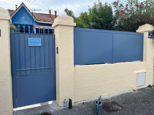 Photo de galerie - Remplacement d'une ancienne clôture et son Portillon en acier thermo laqué.