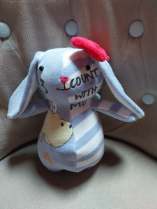 Photo de galerie - Peluche réalisé avec un pyjama bébé 