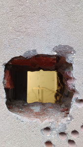 Photo de galerie - Perçage de mur de 50 cm d épaisseur pour pose d évacuation ballon thermodynamique 