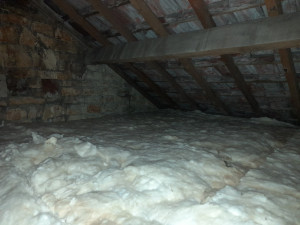 Photo de galerie - Pose de laine de verre en comble perdu