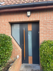 Photo de galerie - Porte aluminium avec partie fixe Drutex 